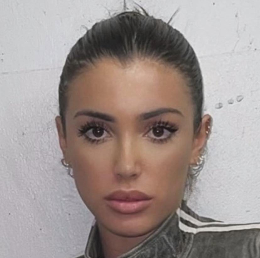 Reperin həyat yoldaşı ad günündə 18+ geyimi ilə bədənini nümayiş etdirdi - FOTO