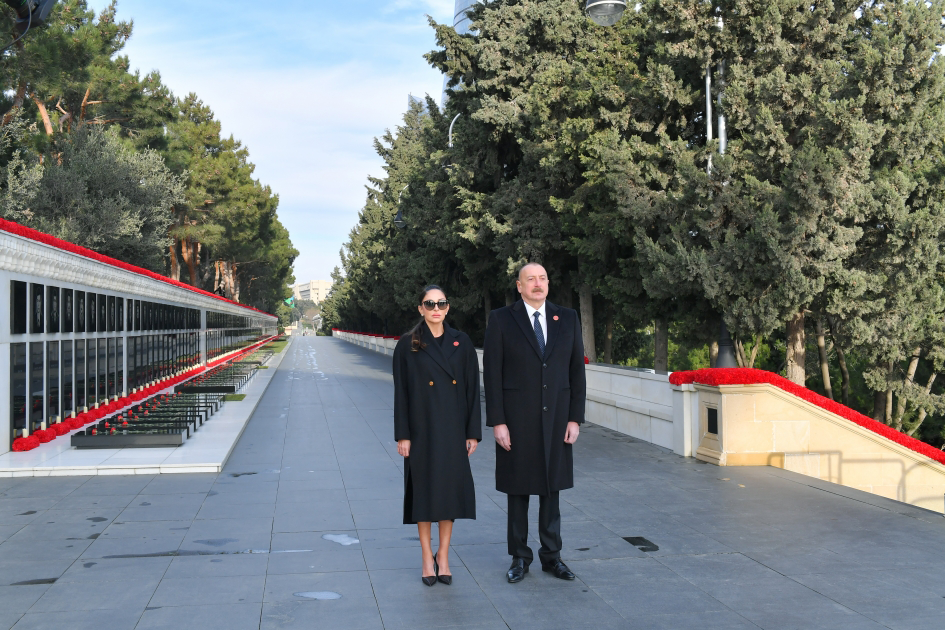 Prezidentlə xanımı Şəhidlər xiyabanını ZİYARƏT ETDİLƏR - FOTO