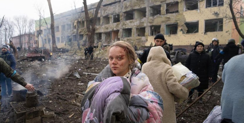 Doğum evindəki bombardmandan sağ çıxan qız Putini dəstəklədi - FOTO 