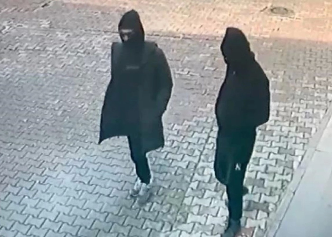 İstanbulda kilsəyə hücum edənlərin görüntüsü - VİDEO