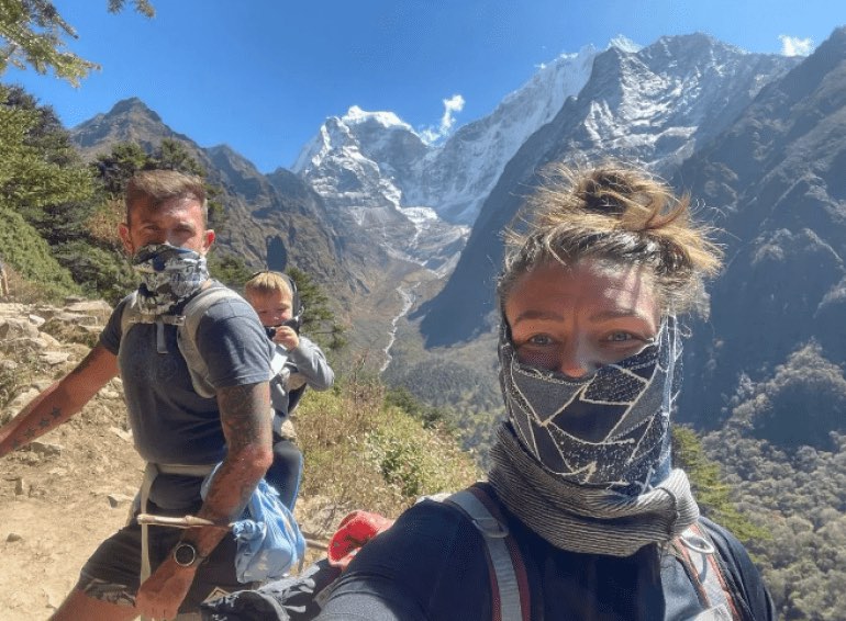 Yeni dünya rekordu - İki yaşlı uşaq Everesti fəth etdi - FOTO