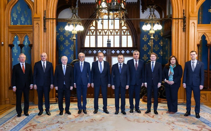 Sergey Lavrov MDB ölkələrinin səfirləri ilə görüşdü