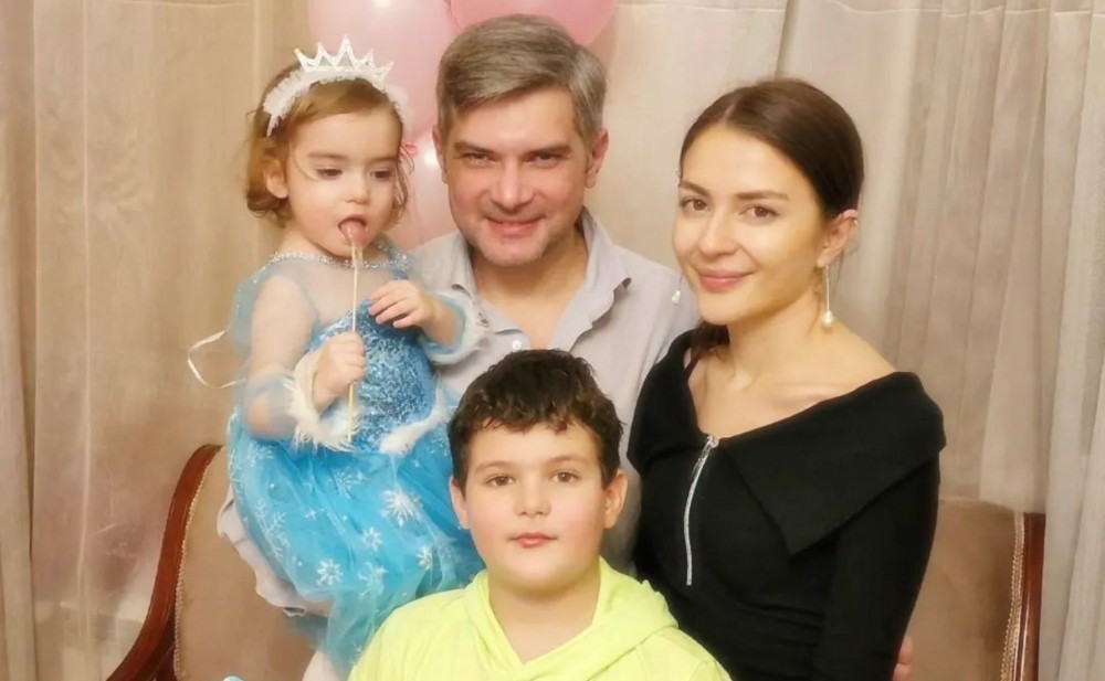 Emil Şahzadə ailəsi ilə FOTOSUNU PAYLAŞDI