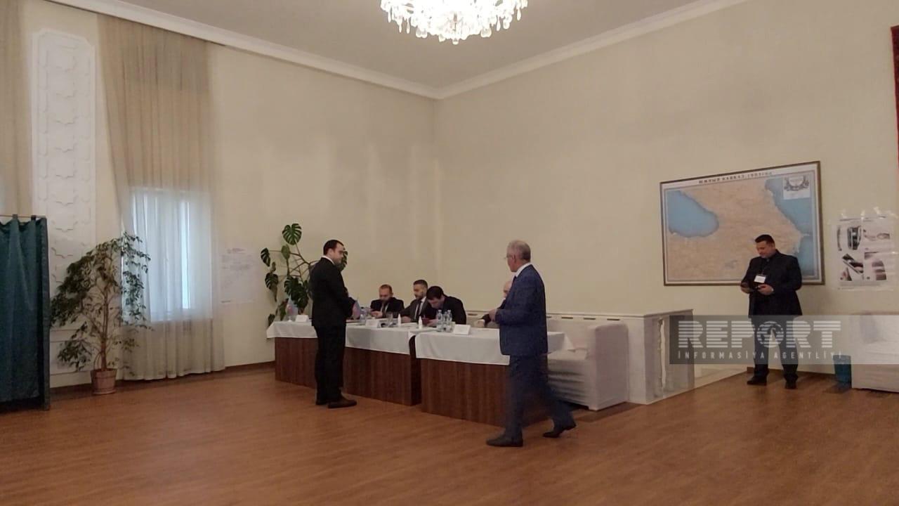 Ukraynada hava hücumu şəraitində səsvermə BAŞLADI - FOTO