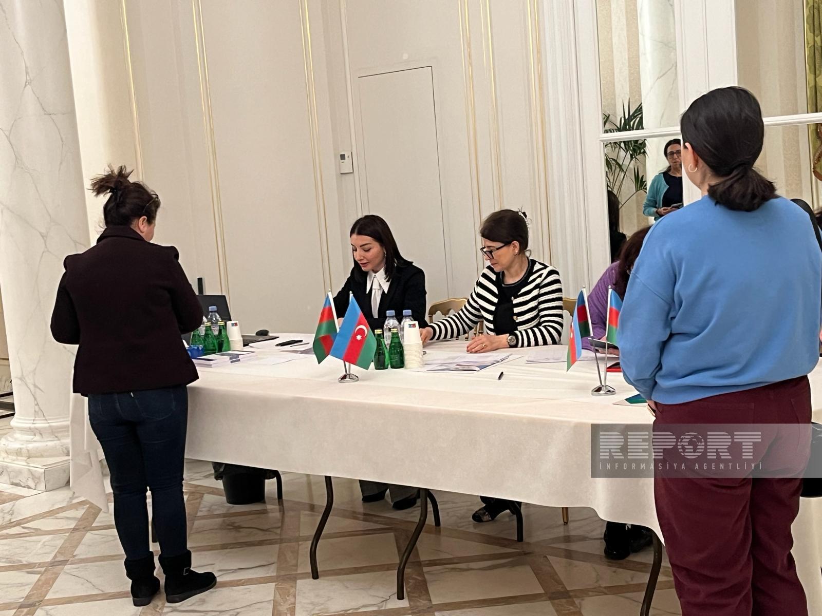 Parisdəki seçki məntəqəsində səsvermə BAŞLADI - FOTO