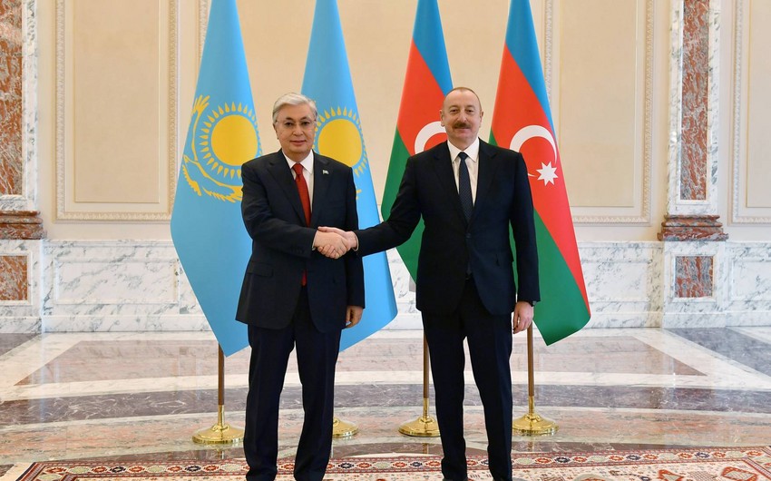 Kasım-Jomart Tokayev İlham Əliyevi TƏBRİK ETDİ