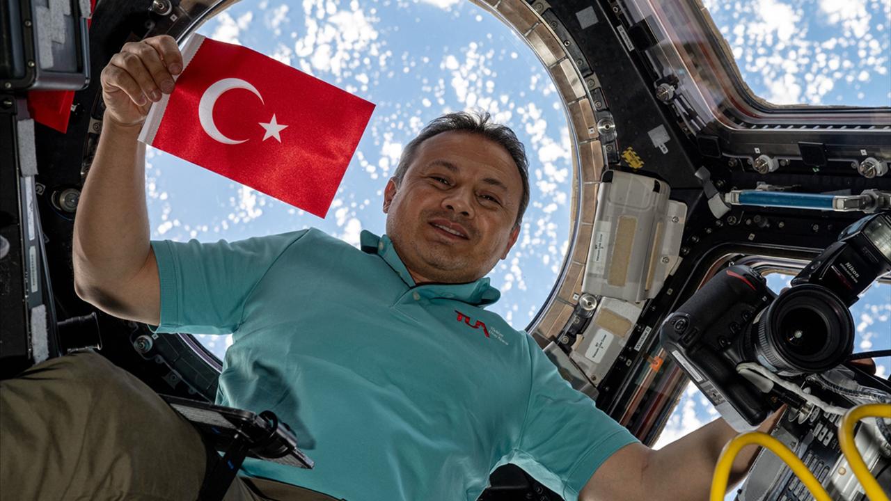 Türk astronavt Gezeravcı Yerə qayıdır -  “Dragon” Kosmik stansiyadan AYRILDI + VİDEO