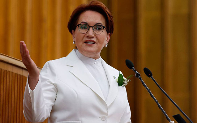 Meral Akşener göz yaşlarına hakim ola bilmədi - FOTO
