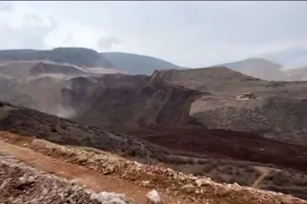 Türkiyədə mədəndə baş verən torpaq sürüşməsi ilə bağlı yeddi nəfər saxlanıldı