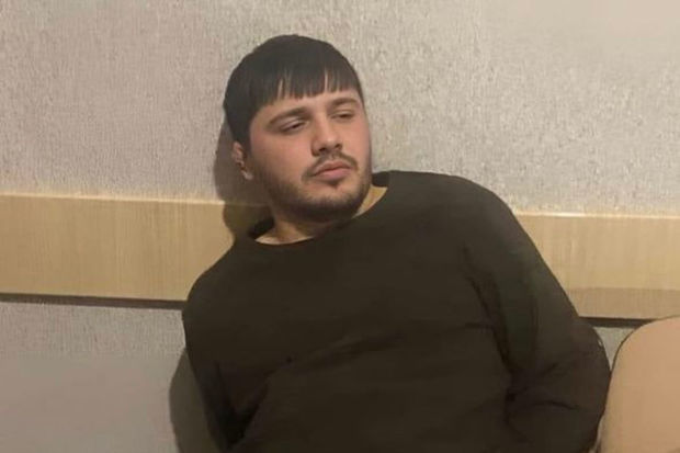 Qışqırır, söyüş söyür, qapını... - Ailəsini qətlə yetirən Əhməd harada saxlanılır?