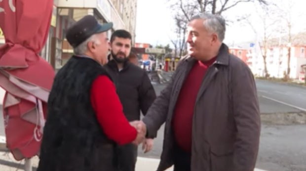 Xankəndidə maraqlı anlar: Azərbaycanlı və erməni tanışlar görüşdü – VİDEO
