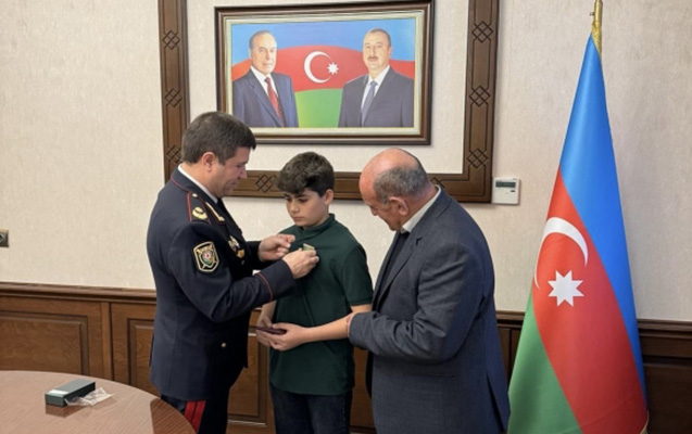 Həmin polisin “İgidliyə görə” medalı ailəsinə təqdim olundu - FOTO