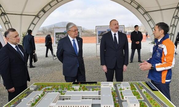 Prezidentlər xəstəxana layihəsi ilə tanış oldu - FOTO