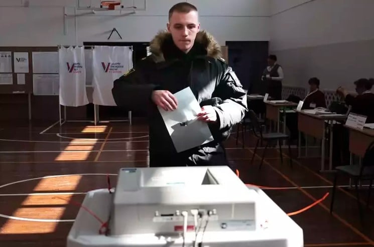 Rusiyada prezident seçkiləri BAŞLADI: İlk dəfədir ki... - FOTOLAR