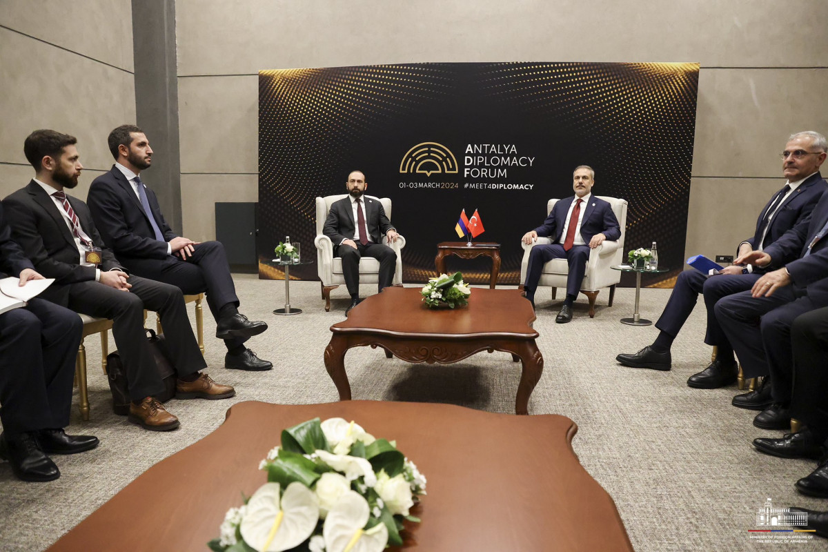 Mirzoyan Hakan Fidanla görüşü zamanı müzakirə olunan məsələləri AÇIQLADI