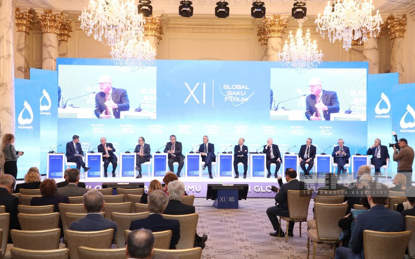 Xl Qlobal Bakı Forumu panel iclasları ilə davam edir - FOTO