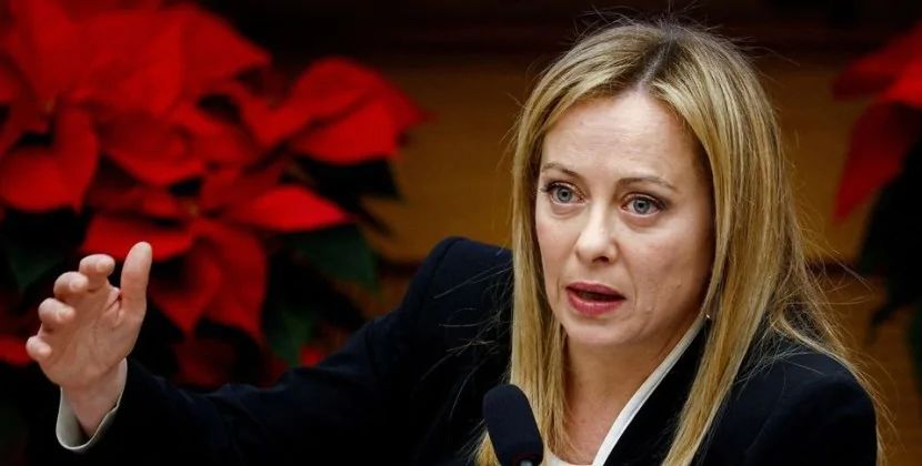 İtaliyanın baş nazirinin adı porno qalmaqalına qarışdı