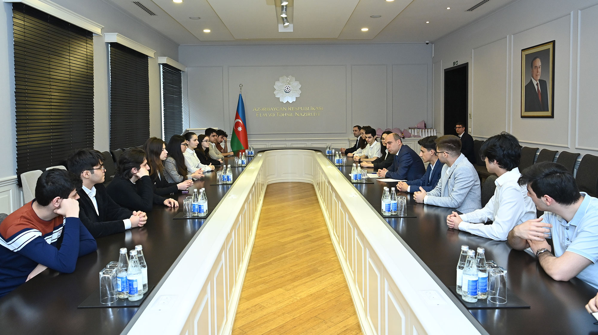 Emin Əmrullayev dünyanın nüfuzlu universitetlərinə qəbul olunan olimpiada qalibləri ilə GÖRÜŞDÜ - FOTO