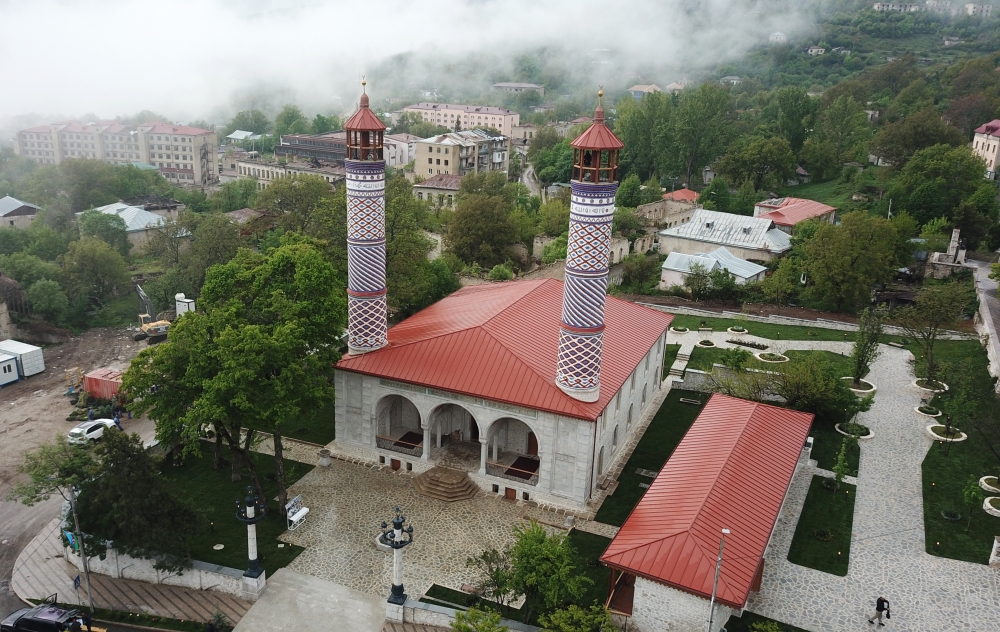 Şuşada bayram namazı qılınıb