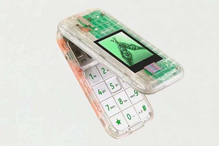 Şəffaf, proqramsız və düymələrlə: Dünyanın ən darıxdırıcı telefonu yaradıldı