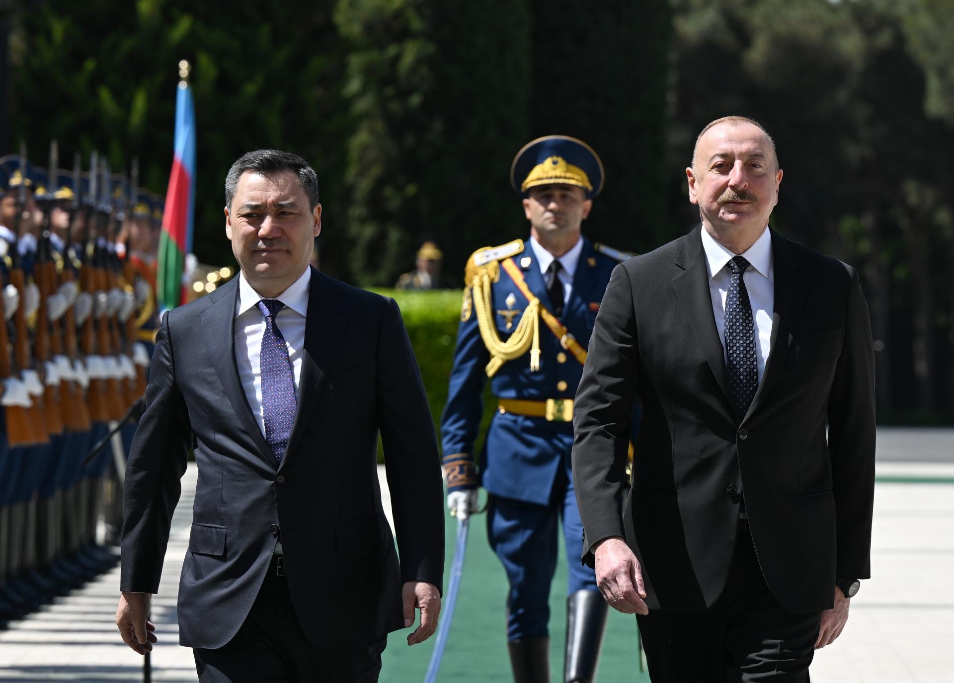 Prezidentlər Çingiz Aytmatovun abidəsinin açılış mərasimində iştirak edirlər