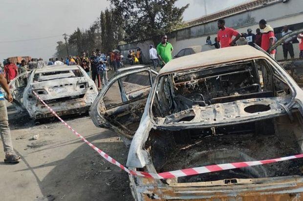 Tıxacda 300-dək avtomobil yandı