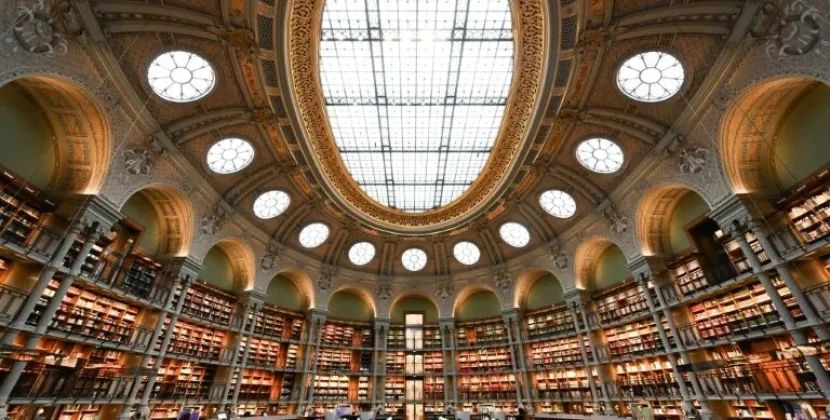 Fransada bir kitabxanada ölümcül tarixi kitablar aşkarlandı - FOTO