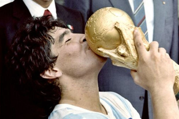 Maradonanın “Qızıl top”u hərraca çıxarıldı