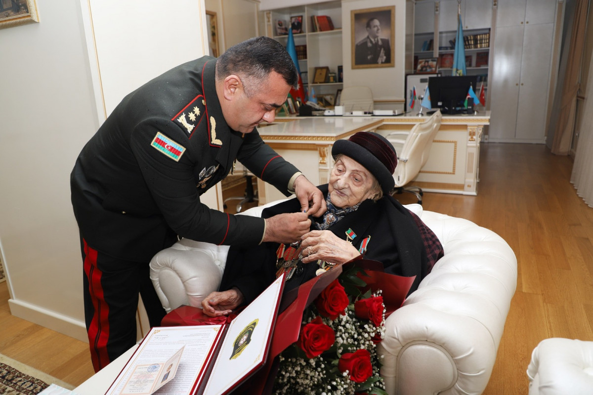 Səfərbərlik Xidməti 102 yaşlı veteranı TƏLTİF ETDİ - FOTO