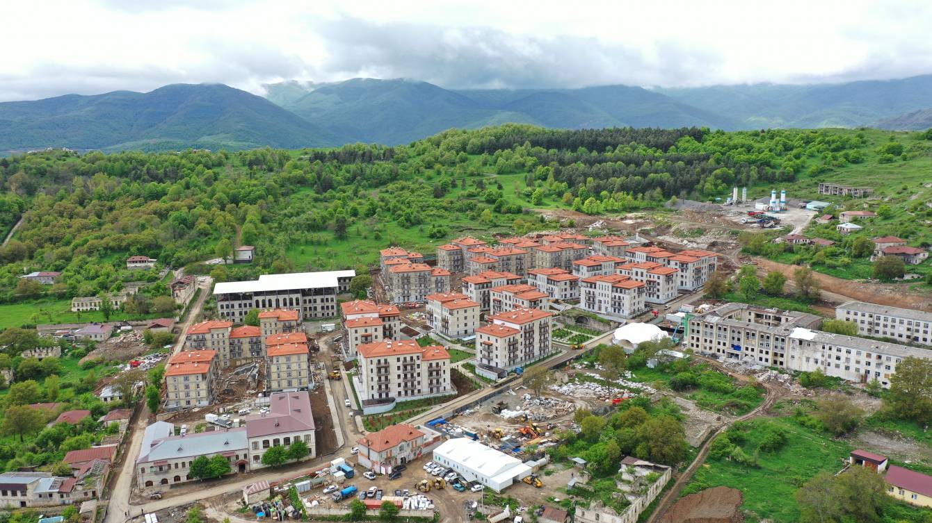 Şuşada ilk yaşayış kompleksinin tikintisi YEKUNLAŞIR - FOTO