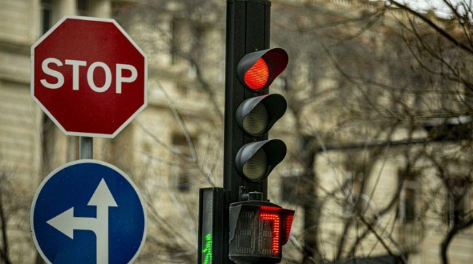“Svetofor” işləmədikdə sürücülər nə etməlidir? – Yol polisindən MÜRACİƏT 