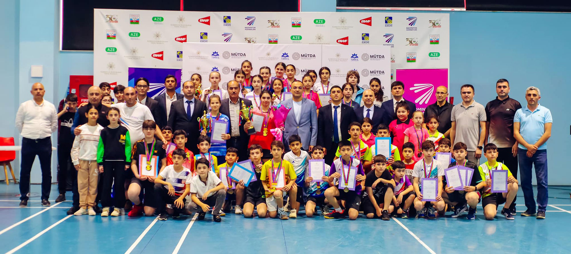 Badminton idman növü üzrə məktəbli oğlan və qızlar arasında yarış KEÇİRİLDİ - FOTO