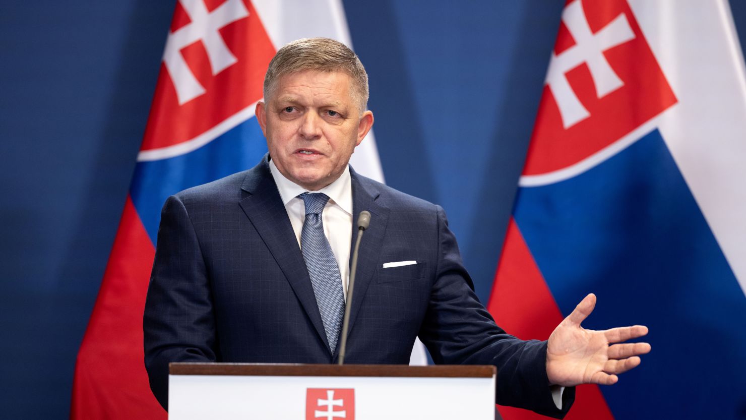 Slovakiya Prezidenti sui-qəsdə uğrayan Baş nazirdən DANIŞDI: \
