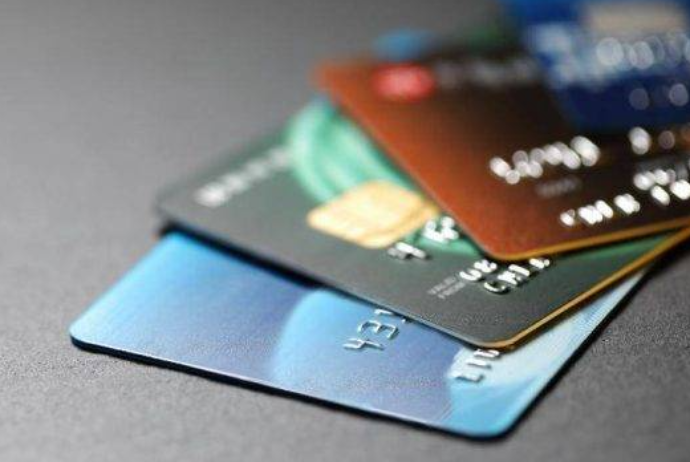 Ruslar kredit kartlarından imtina edirlər - MARAQLI SƏBƏB