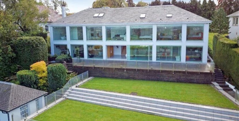 Qeyri-adi “kukla evi” 1,5 milyon funt-sterlinqə satışa çıxarıldı