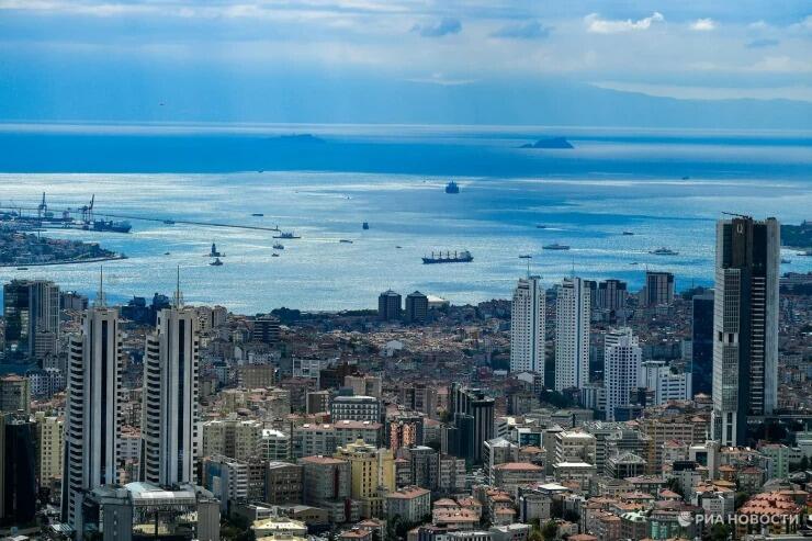 İstanbulda yaşayış binası çökdü - Dağıntılar altında qalanlar var - FOTO