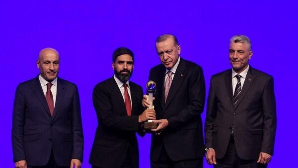 Ərdoğan bu mükafatı Rövşən Nəcəfə təqdim etdi