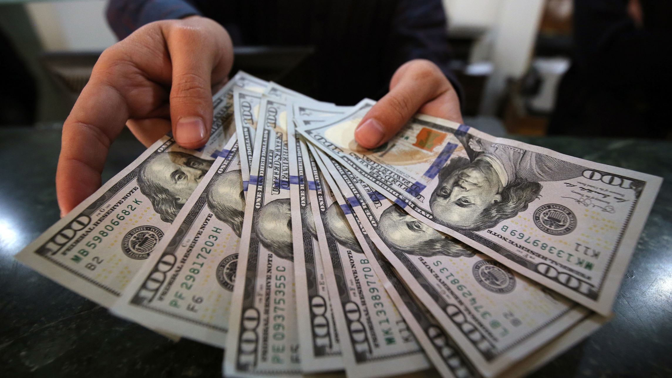 Azərbaycanda dollarla kredit götürənlərə VACİB XƏBƏR