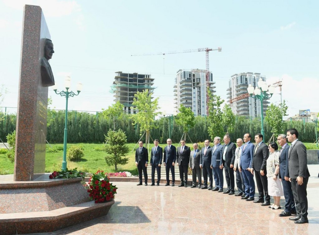 Daşkənddə Heydər Əliyevin abidəsi ziyarət olundu - FOTO