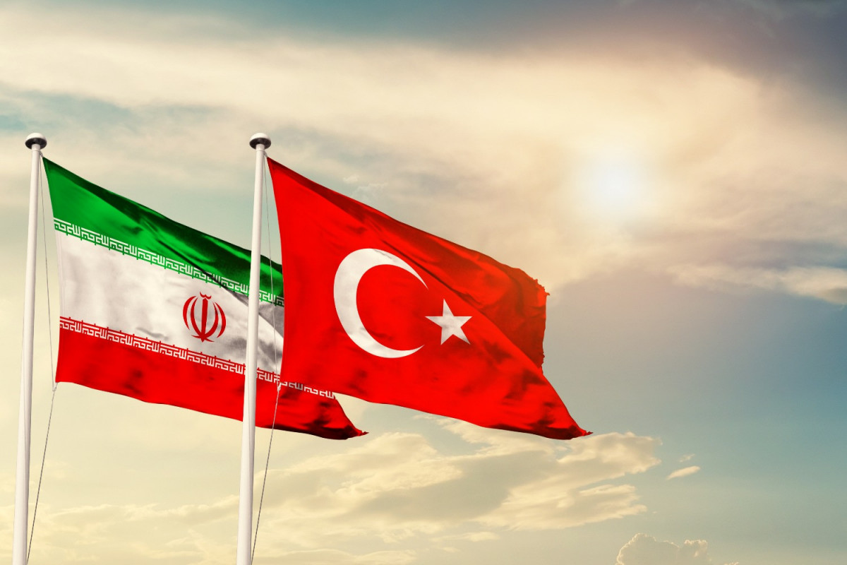 Türkiyə və İran XİN başçıları telefonla danışdı