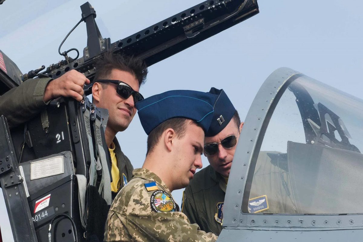 Pentaqon: "Ondan çox ukraynalı F-16-nı idarə etmək üçün təlimlər keçir"