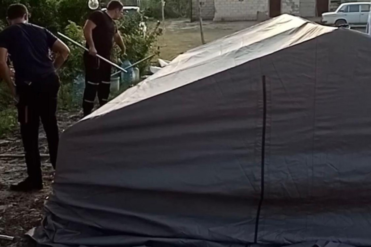 Evi yararsız vəziyyətə düşən ailə üçün çadır quruldu