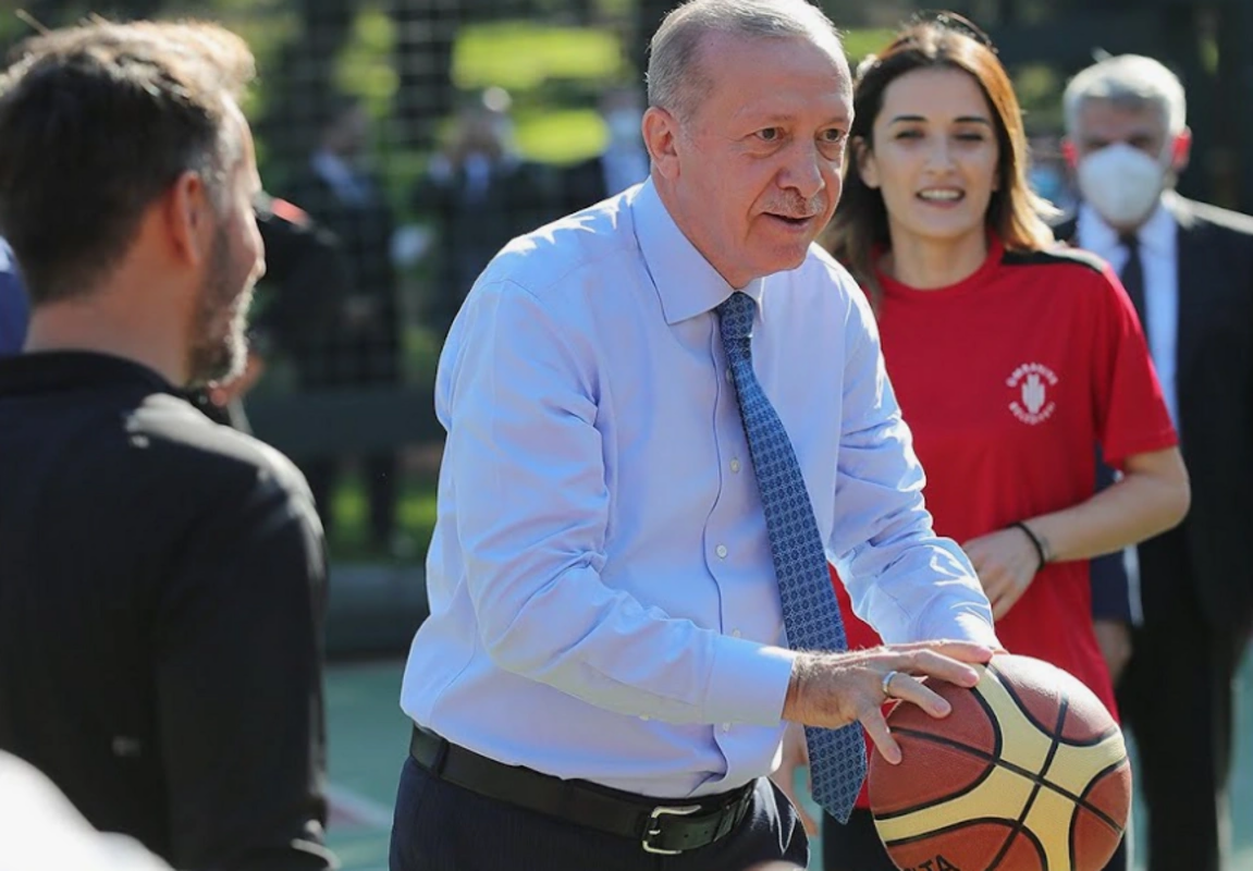 Ərdoğan nazir və deputatlarla basketbol oynadı - FOTO