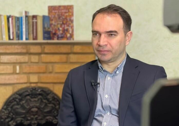 Azərbaycanda sabiq diplomat SAXLANILDI