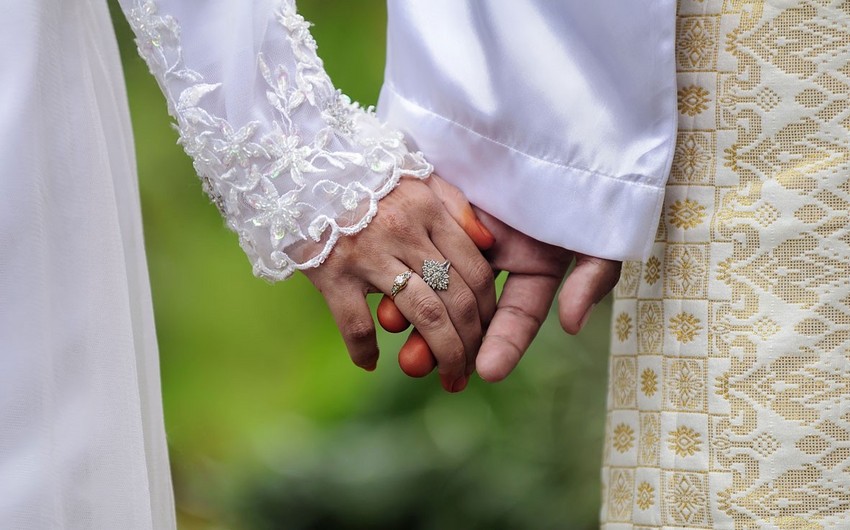 Azərbaycanda nikah yaşı üzrlü səbəblərə görə də 1 il AZALDILMAYACAQ