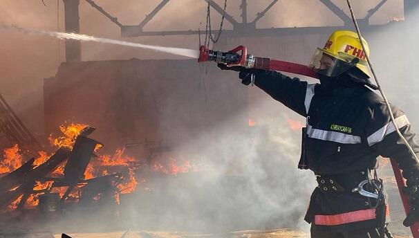 
Bakıda yaşayış binasında yanğın olub