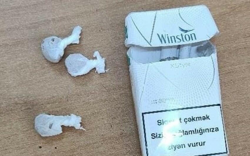 Həbsdə olan qardaşına narkotik keçirmək istədi, saxlanıldı