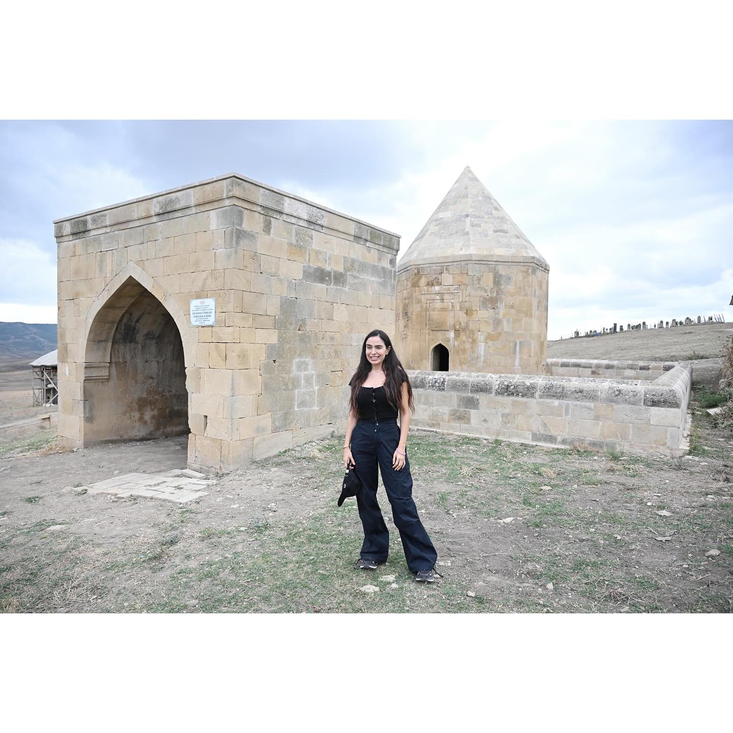 Leyla Əliyeva türbələri ziyarət etdi - FOTO