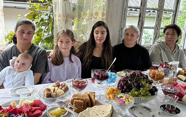 Leyla Əliyeva şəhid ailəsinin evində - FOTO