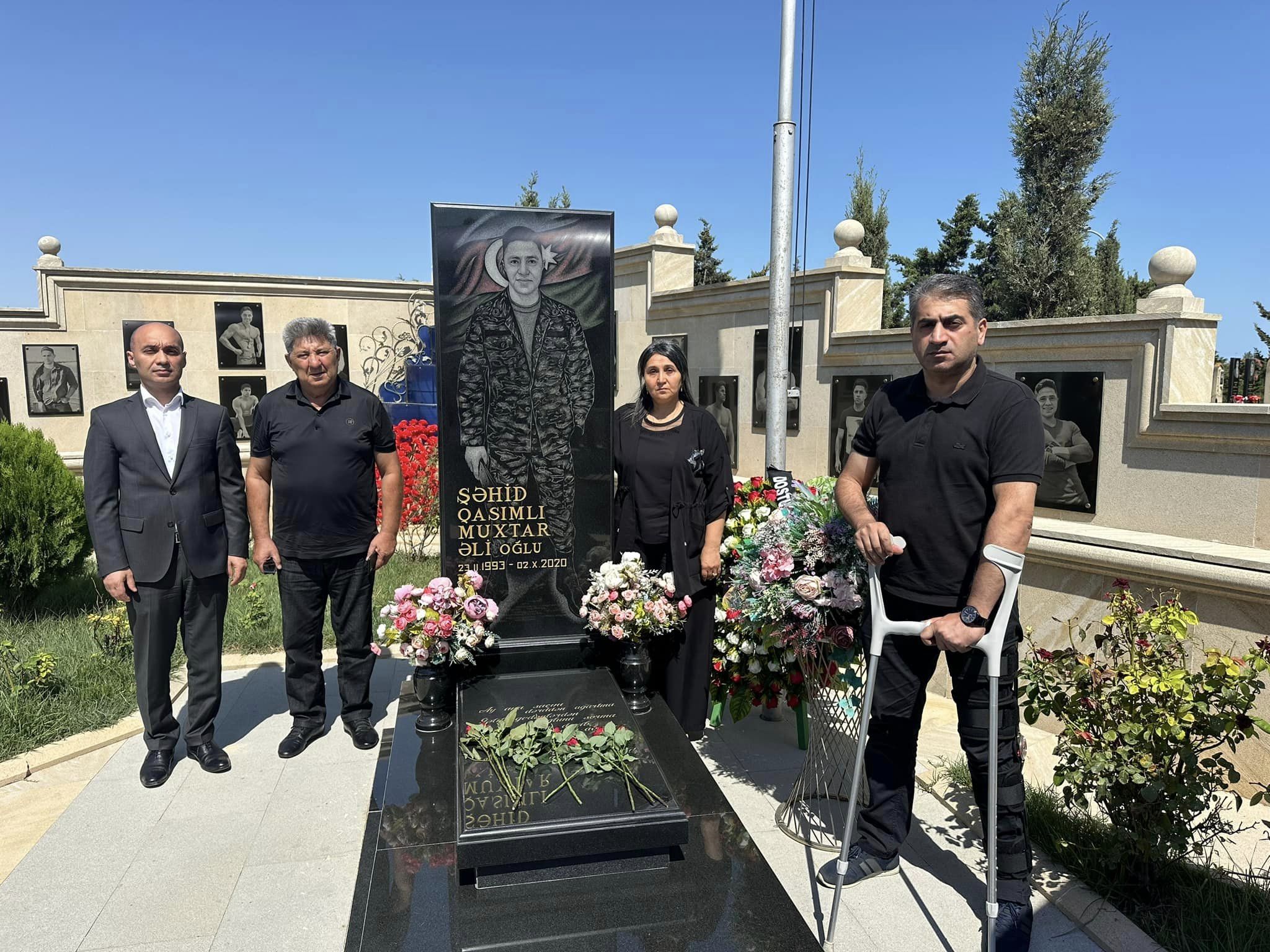 Deputatlığa namizəd Qaya Məmmədov şəhid Muxtar Qasımlının məzarını ziyarət etdi - FOTO